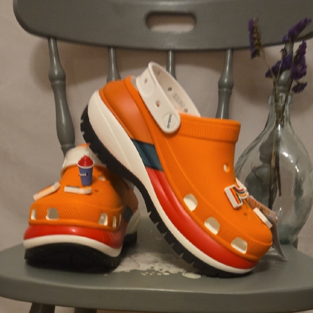 LIMITED EDITION CROCS SEVEN ELEVEN Orange and White Sandals with Chunky Platform